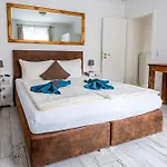 Apartment Claras Gartenblick In Schwerin, Naehe Schloss, Hbf & Altstadt, Ruhige Zentrale Lage, Kostenfreie Parkplaetze Schwerin (Mecklenburg-Vorpommern)