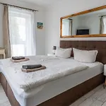 Claras Gartenblick In Schwerin, Naehe Schloss, Hbf & Altstadt, Ruhige Zentrale Lage, Kostenfreie Parkplaetze Apartment