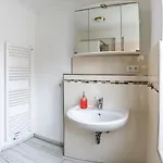 Claras Gartenblick In Schwerin, Naehe Schloss, Hbf & Altstadt, Ruhige Zentrale Lage, Kostenfreie Parkplaetze Apartment *