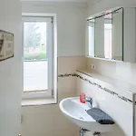 Apartment Claras Gartenblick In Schwerin, Naehe Schloss, Hbf & Altstadt, Ruhige Zentrale Lage, Kostenfreie Parkplaetze