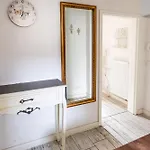 Apartment Claras Gartenblick In Schwerin, Naehe Schloss, Hbf & Altstadt, Ruhige Zentrale Lage, Kostenfreie Parkplaetze