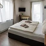 Apartment Claras Gartenblick In Schwerin, Naehe Schloss, Hbf & Altstadt, Ruhige Zentrale Lage, Kostenfreie Parkplaetze Schwerin (Mecklenburg-Vorpommern)