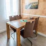 Apartment Claras Gartenblick In Schwerin, Naehe Schloss, Hbf & Altstadt, Ruhige Zentrale Lage, Kostenfreie Parkplaetze *