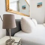 Apartment Claras Gartenblick In Schwerin, Naehe Schloss, Hbf & Altstadt, Ruhige Zentrale Lage, Kostenfreie Parkplaetze *