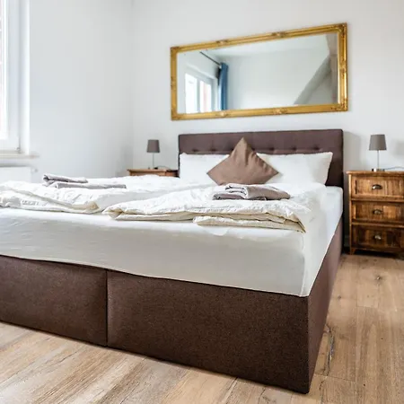 Apartment Claras Gartenblick In Schwerin, Naehe Schloss, Hbf & Altstadt, Ruhige Zentrale Lage, Kostenfreie Parkplaetze