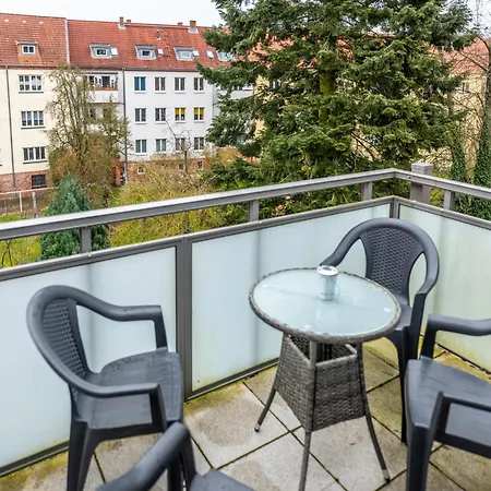 Apartment Claras Gartenblick In Schwerin, Naehe Schloss, Hbf & Altstadt, Ruhige Zentrale Lage, Kostenfreie Parkplaetze *
