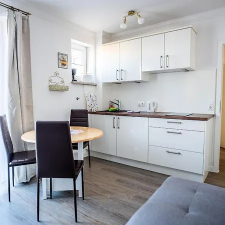 Claras Gartenblick In Schwerin, Naehe Schloss, Hbf & Altstadt, Ruhige Zentrale Lage, Kostenfreie Parkplaetze Apartment